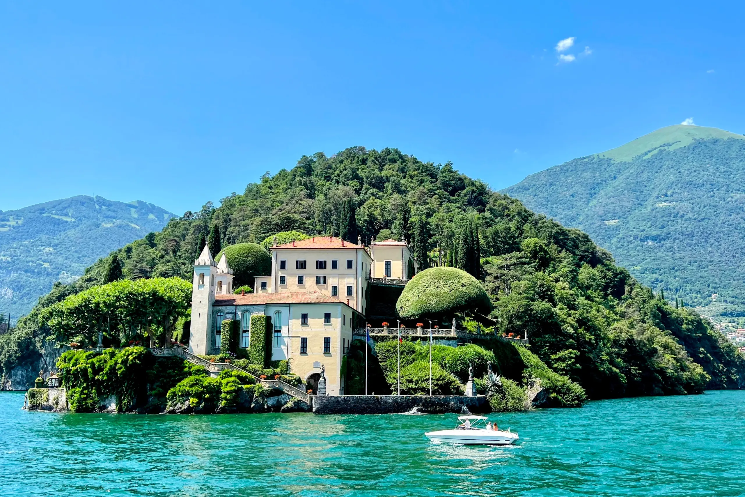 A historic villa on Lake Como, the residential profile the Italian lump-sum regime is designed around